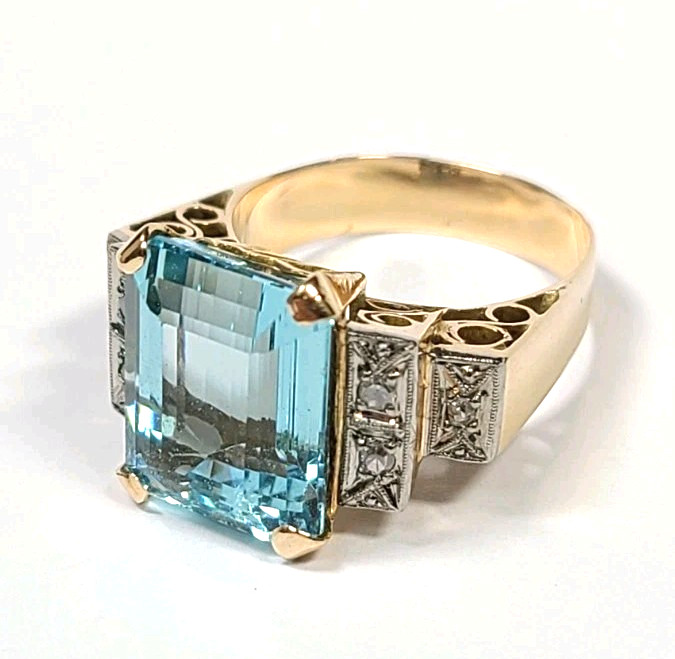 Vintage Yellow Gold Large 9 Carat Blue Topaz and Diamond Ring Size 7.25