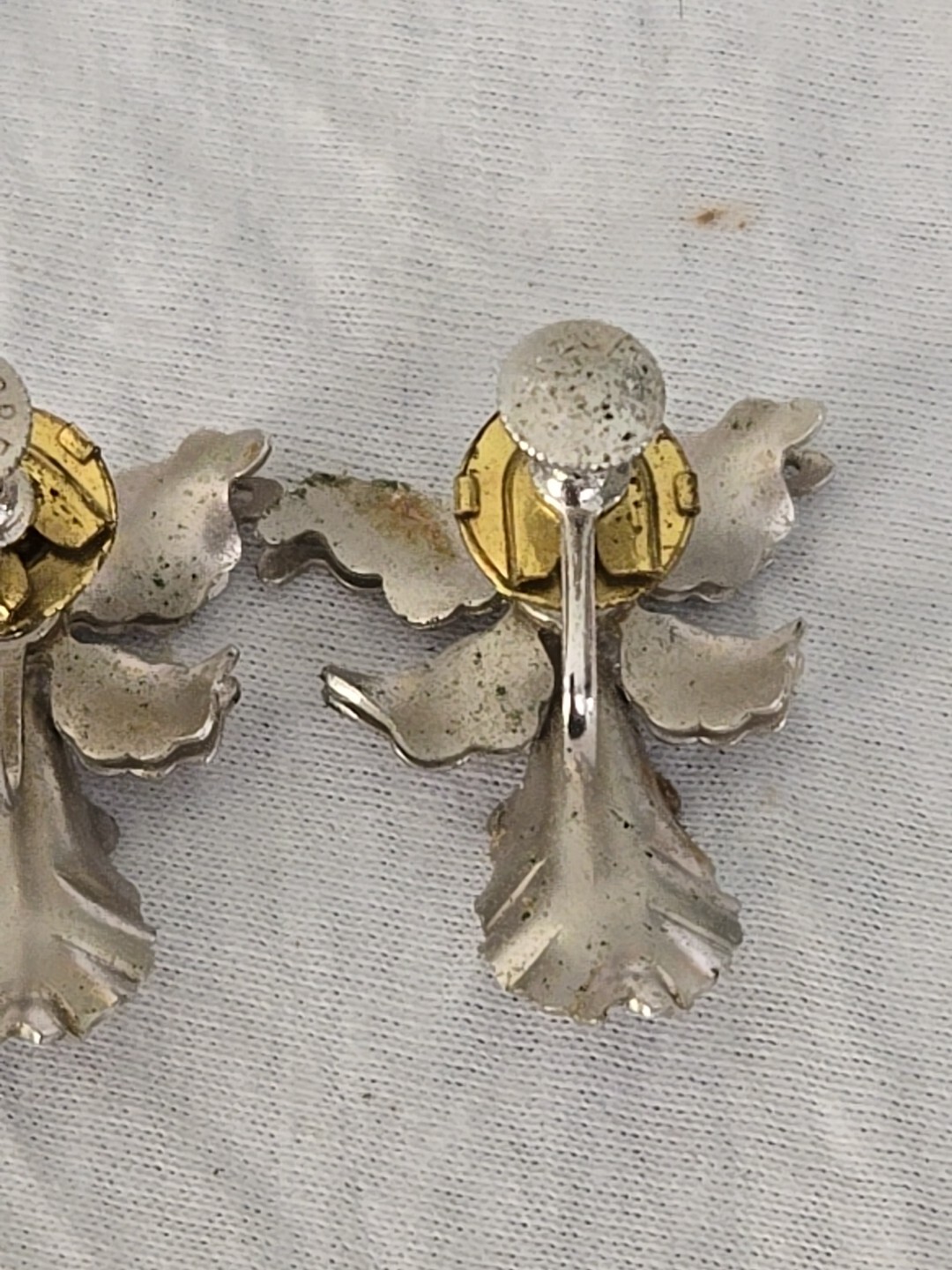 Vintage Silvertone Orchid With Purple Rhinestone Screwback Earings