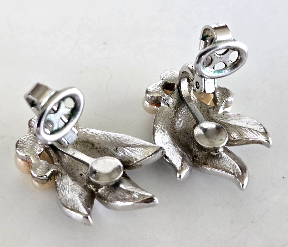 Vintage Trifari Faux Pearl Leaf Design Silver Tone Clip Earrings 1-1/8″