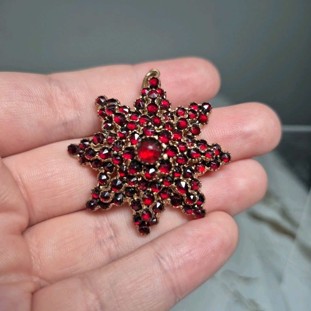 Antique Victorian Bohemian Rosecut Garnet Unmarked Gold Filled Starburst Pendant