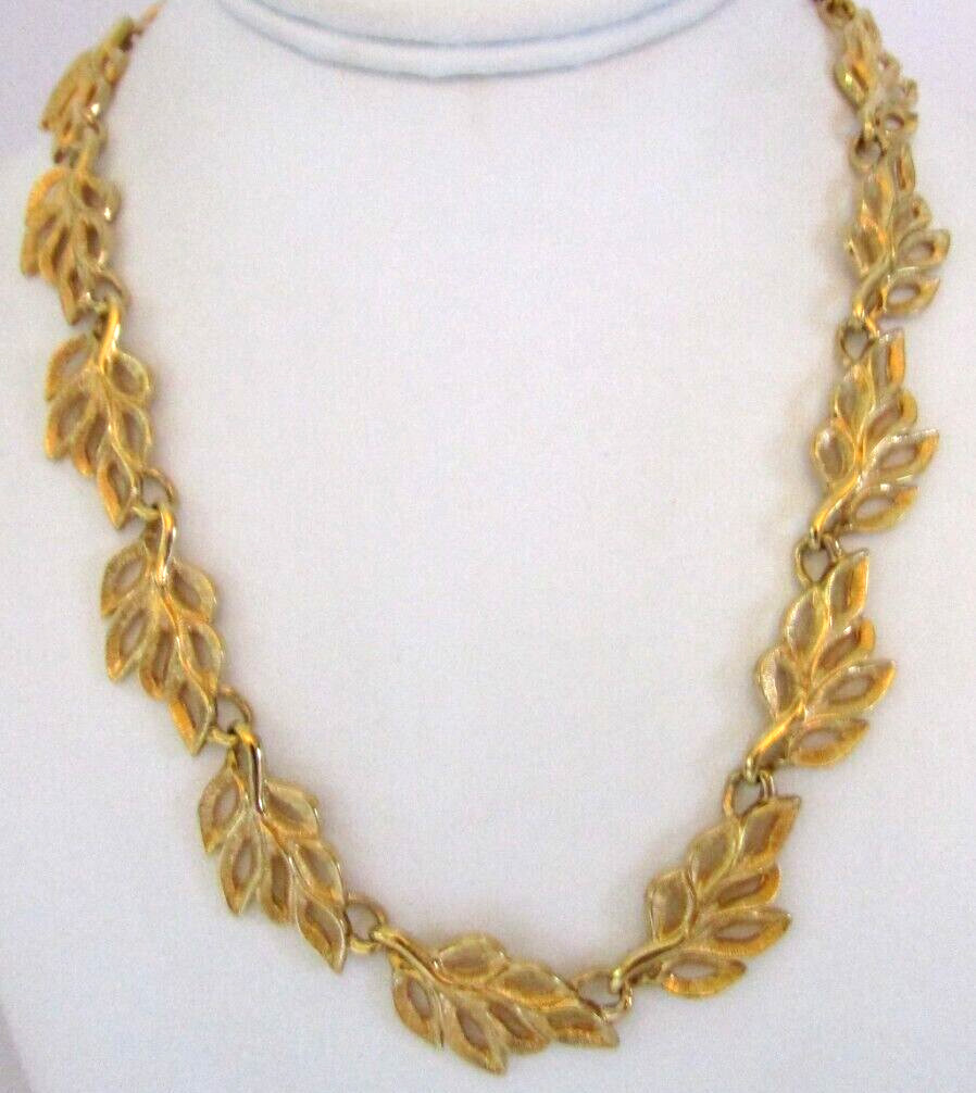 Vintage Napier Open Leaves Gold Tone Earrings & Necklace Set 19″ – 3/4″