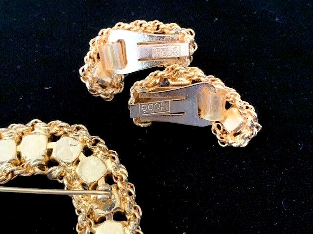 Vintage Signed HOBÉ Circle Gold Tone Chain Faux Pearl Pin Brooch Earrings Set