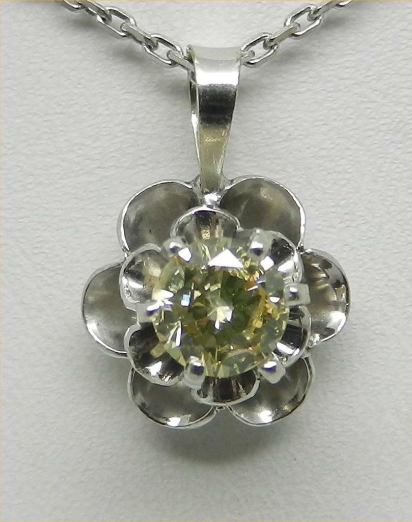 Vintage 14K White Gold 0.40 Ct Very Light Yellow Diamond Buttercup Pendant
