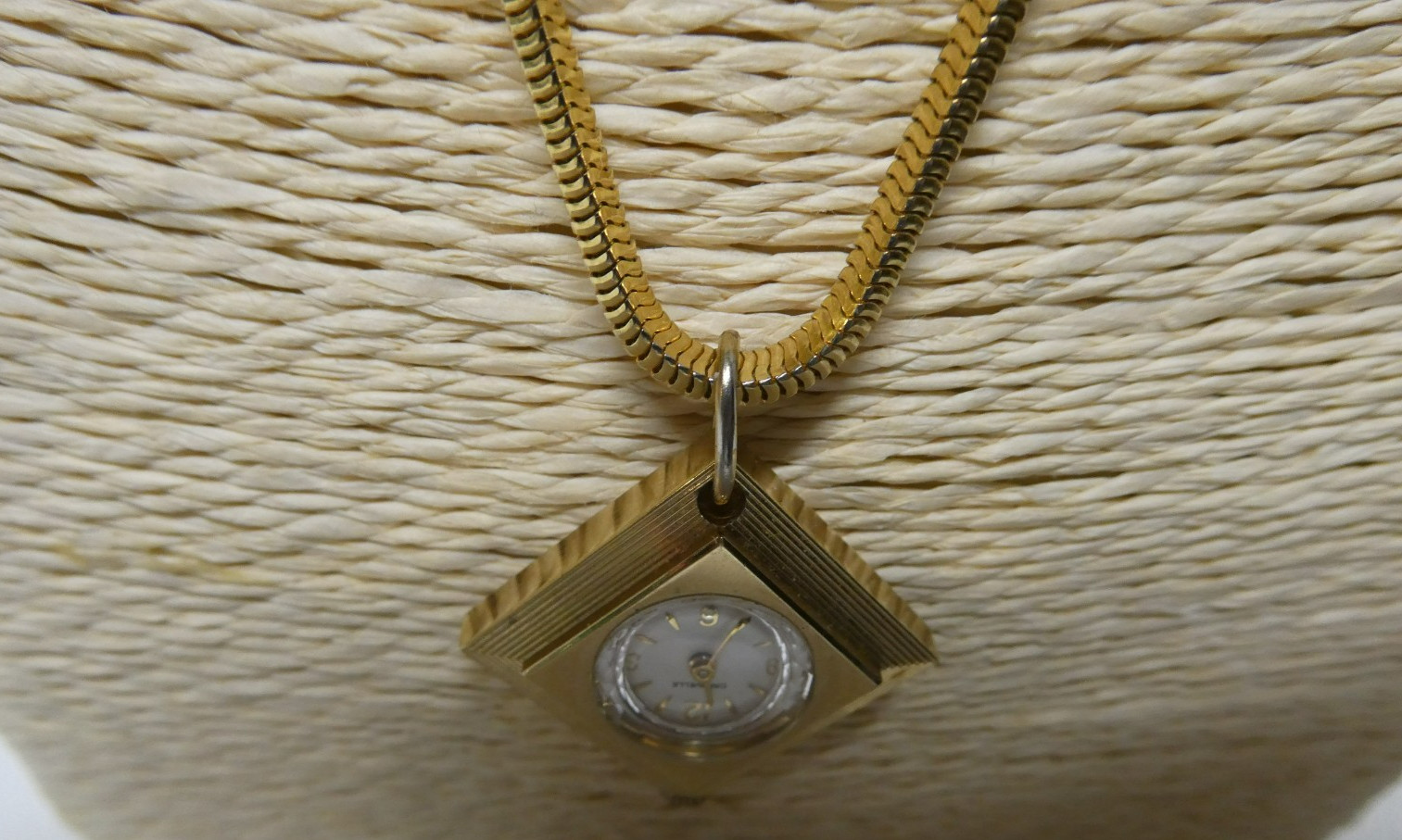 VTG Caravelle 24″ Necklace Pendant Watch Women Gold Tone Square Case Manual Wind