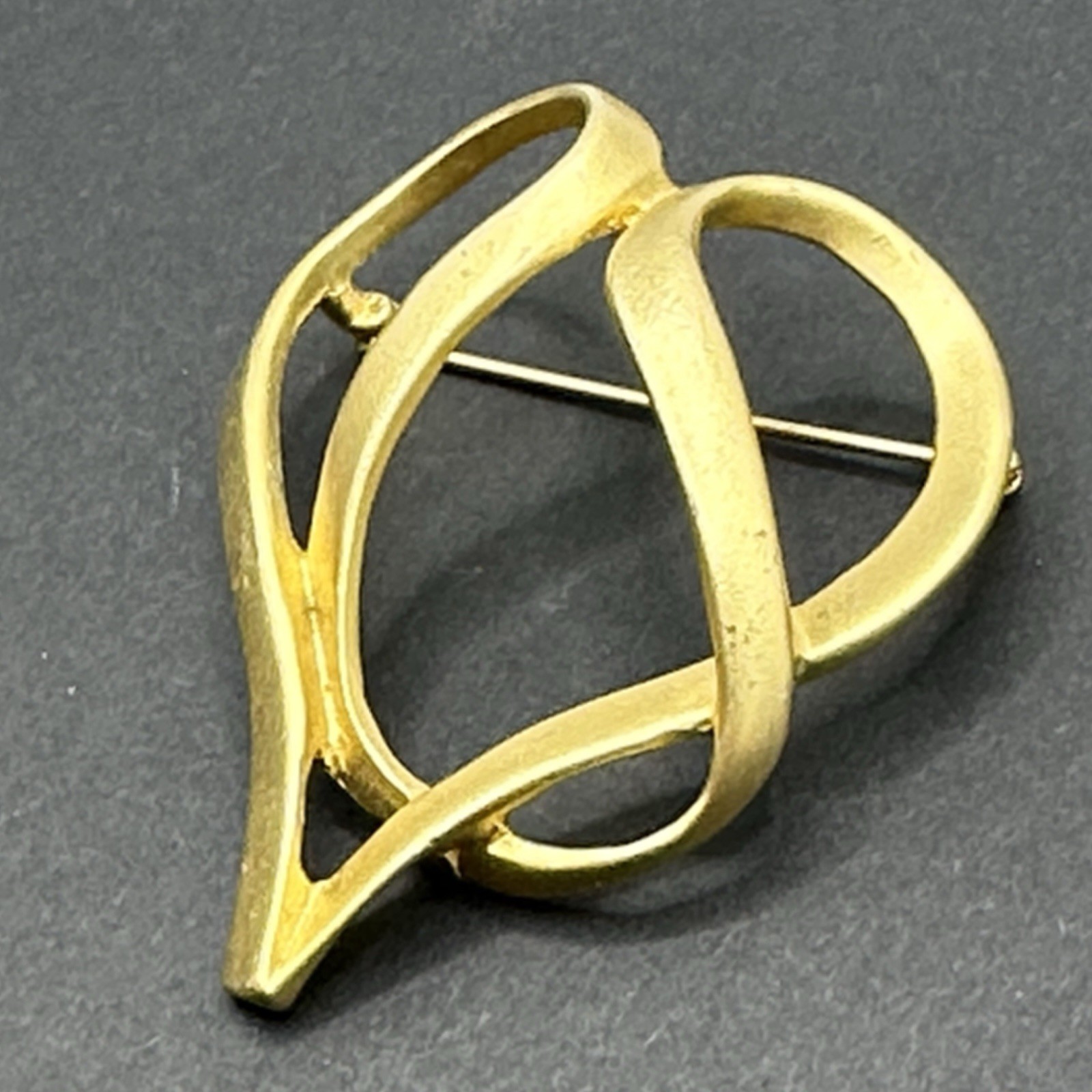 Vintage Brooch Pendant Knot HeartJ44G