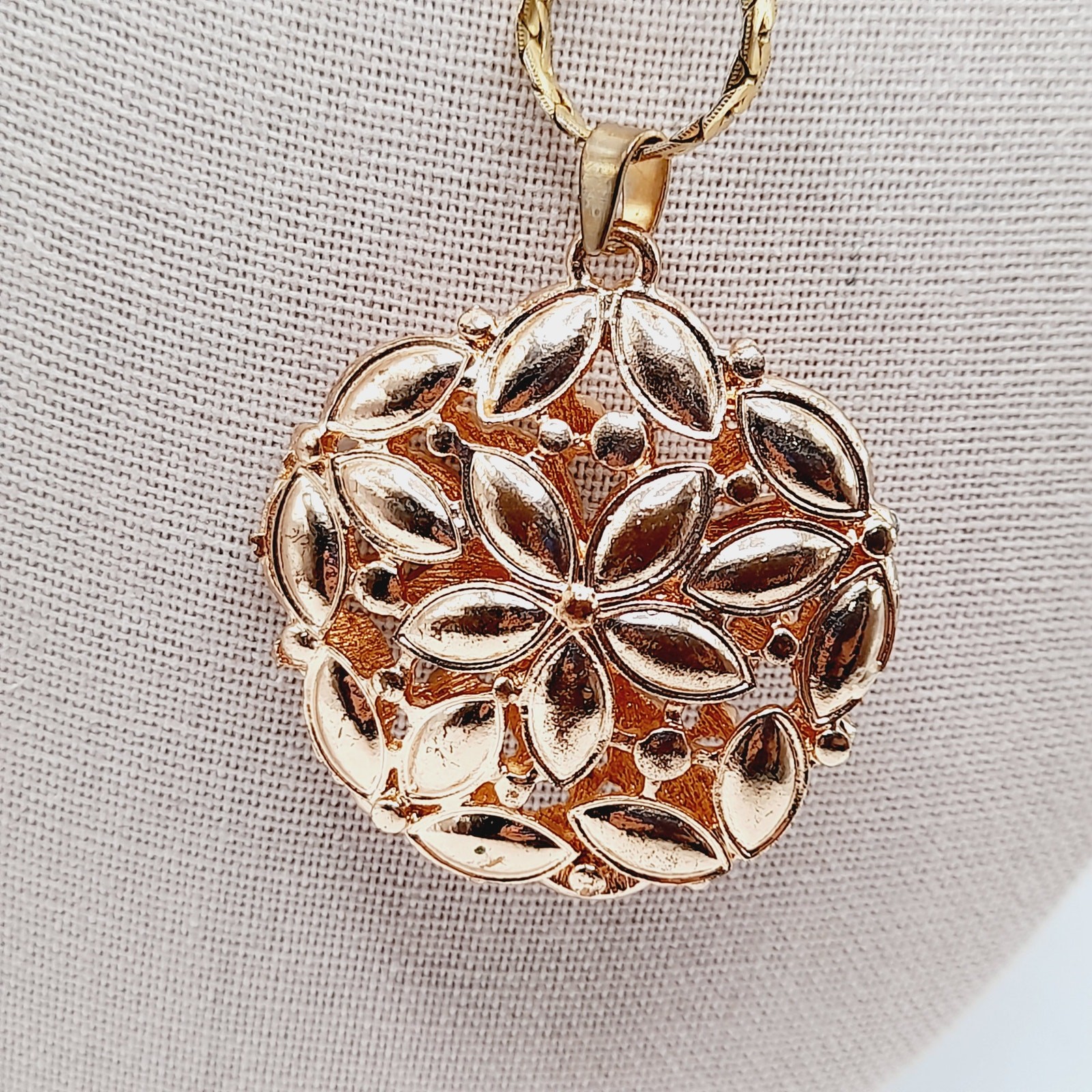 Vintage Monet 30” Gold Chain Necklace Sister Clasp w/ Removable Pendant