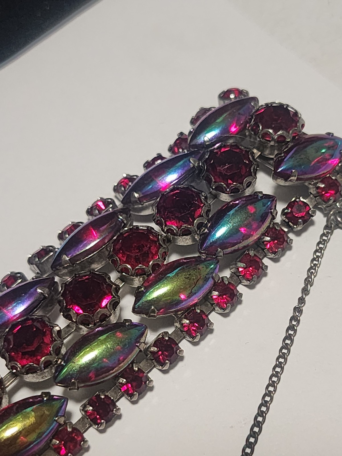 VINTAGE Rhinestones Red cabochons Iridescent aurora Borealis BRACELET Juliana?