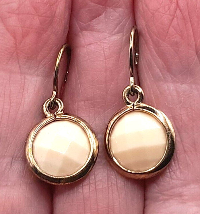 Vintage 1990’s Gold Tone 1″ Classic Dress Creamy Drop/Dangle Earrings Pierced