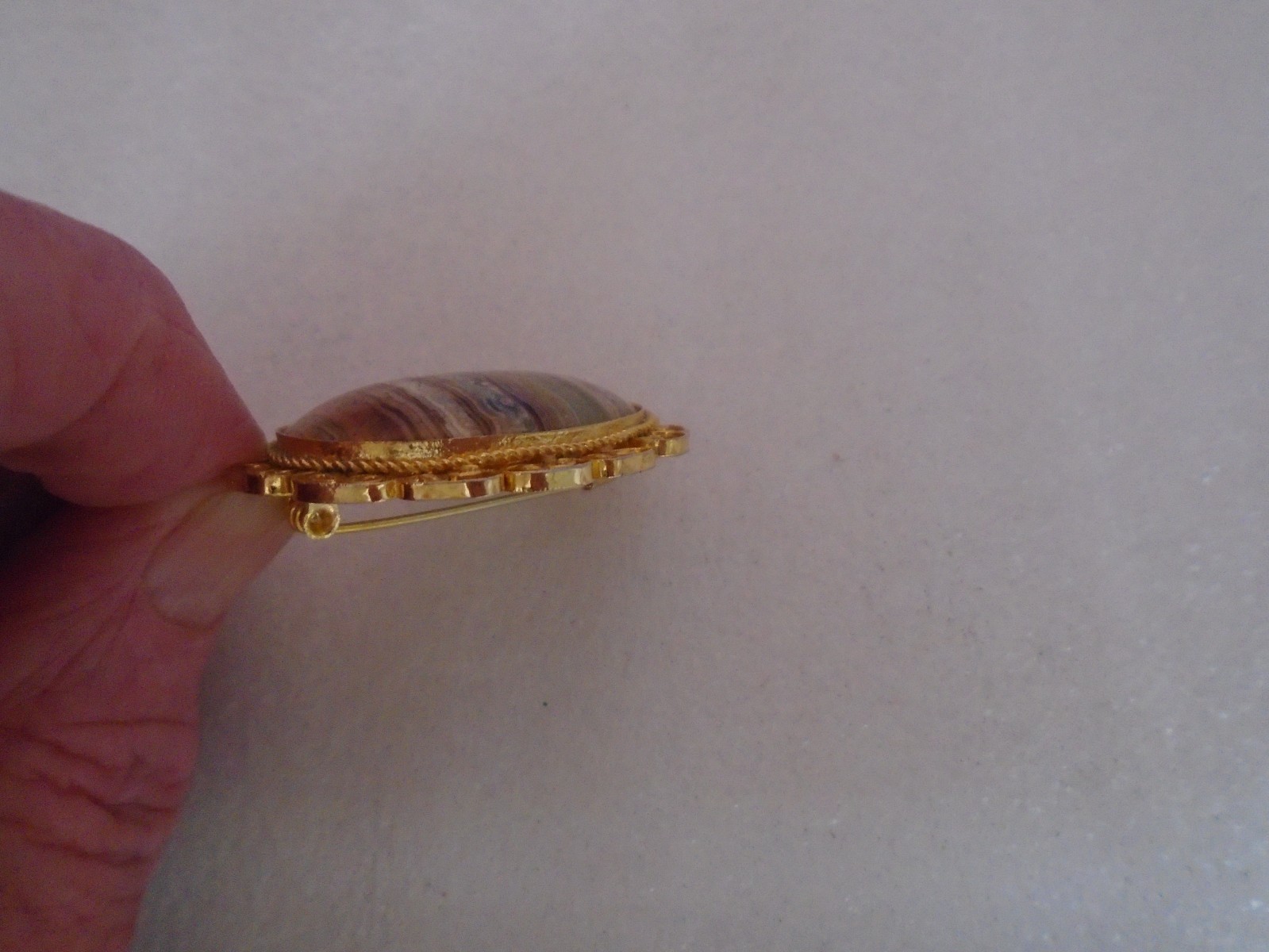 Banded Agate Stone Gold Tone Brooch Pin 1 3/4 Inch