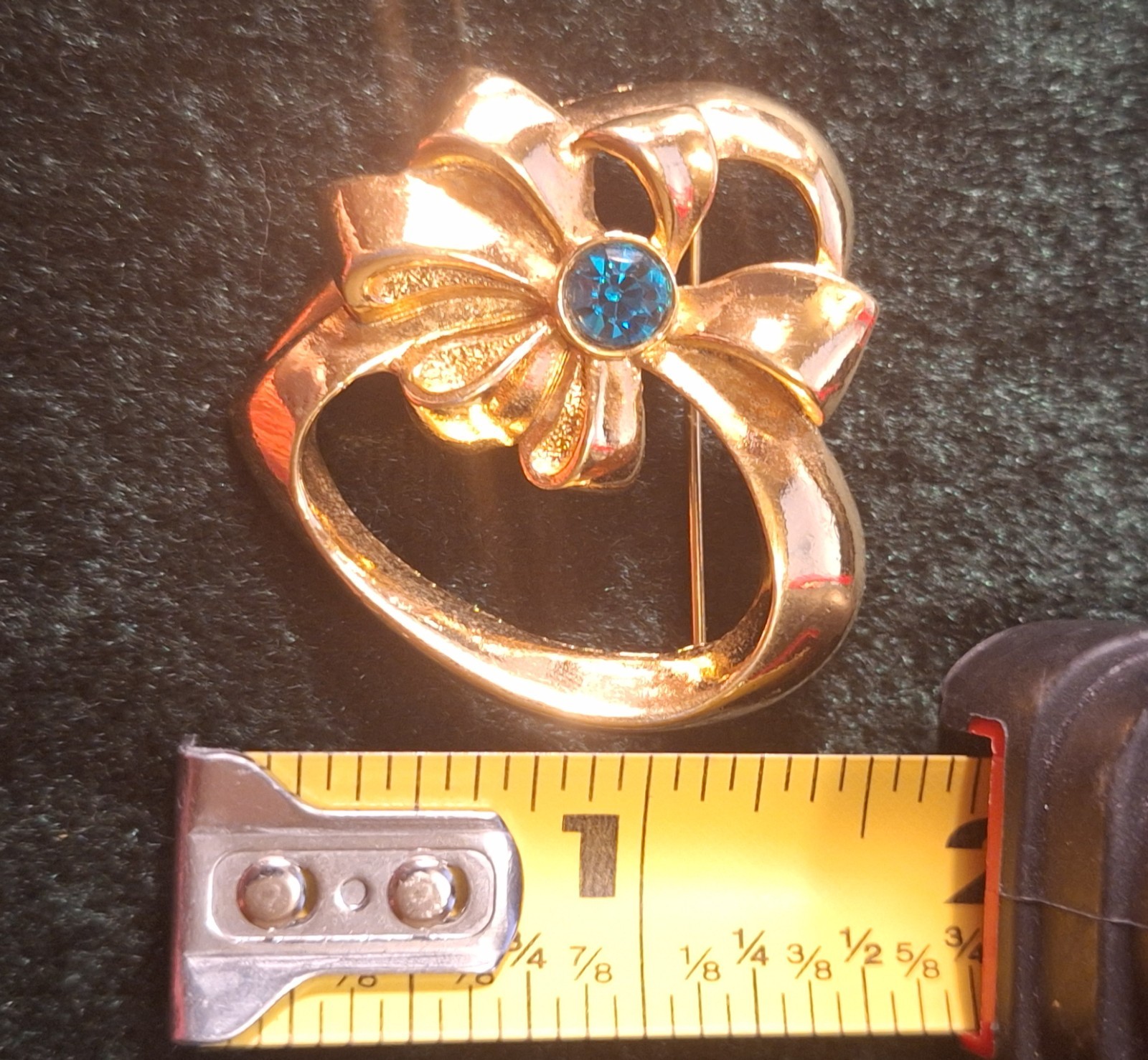 Vintage Avon Gold-tone Heart Bow May Emerald Green Crystal Birthstone Brooch