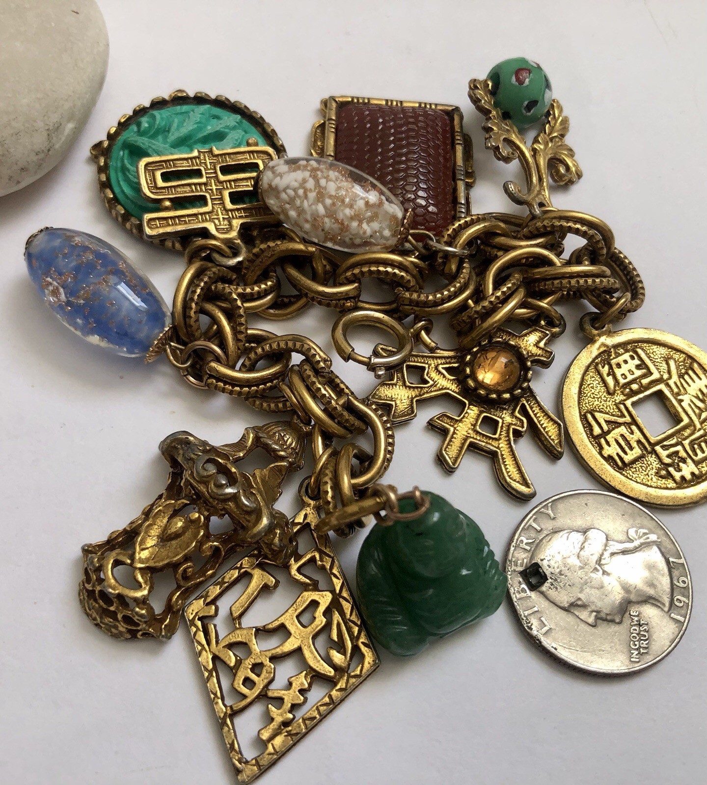 VTG Gold Tone Bracelet W/ Charms, Asian Theme To It.Beautiful And Colourful