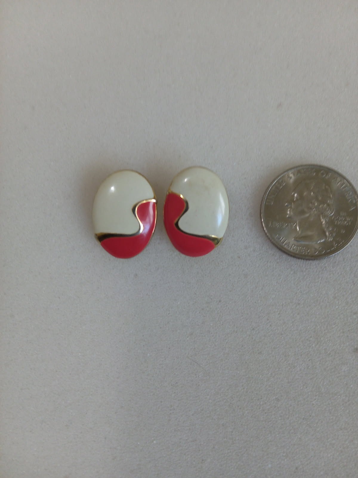 Red Creamy White Gold Enameled Stud Earrings 80s Mom Fourth Of July E12