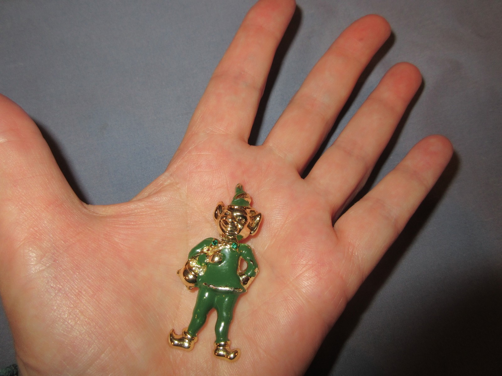 vintage Leprechaun pin brooch trembler gold-tone and enamel 2″ moving head