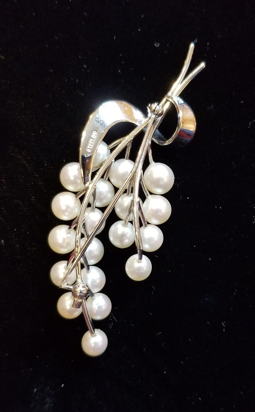 Classic Modern sterling Silver Bunch of Grapes High Luster Pearl Brooch pin
