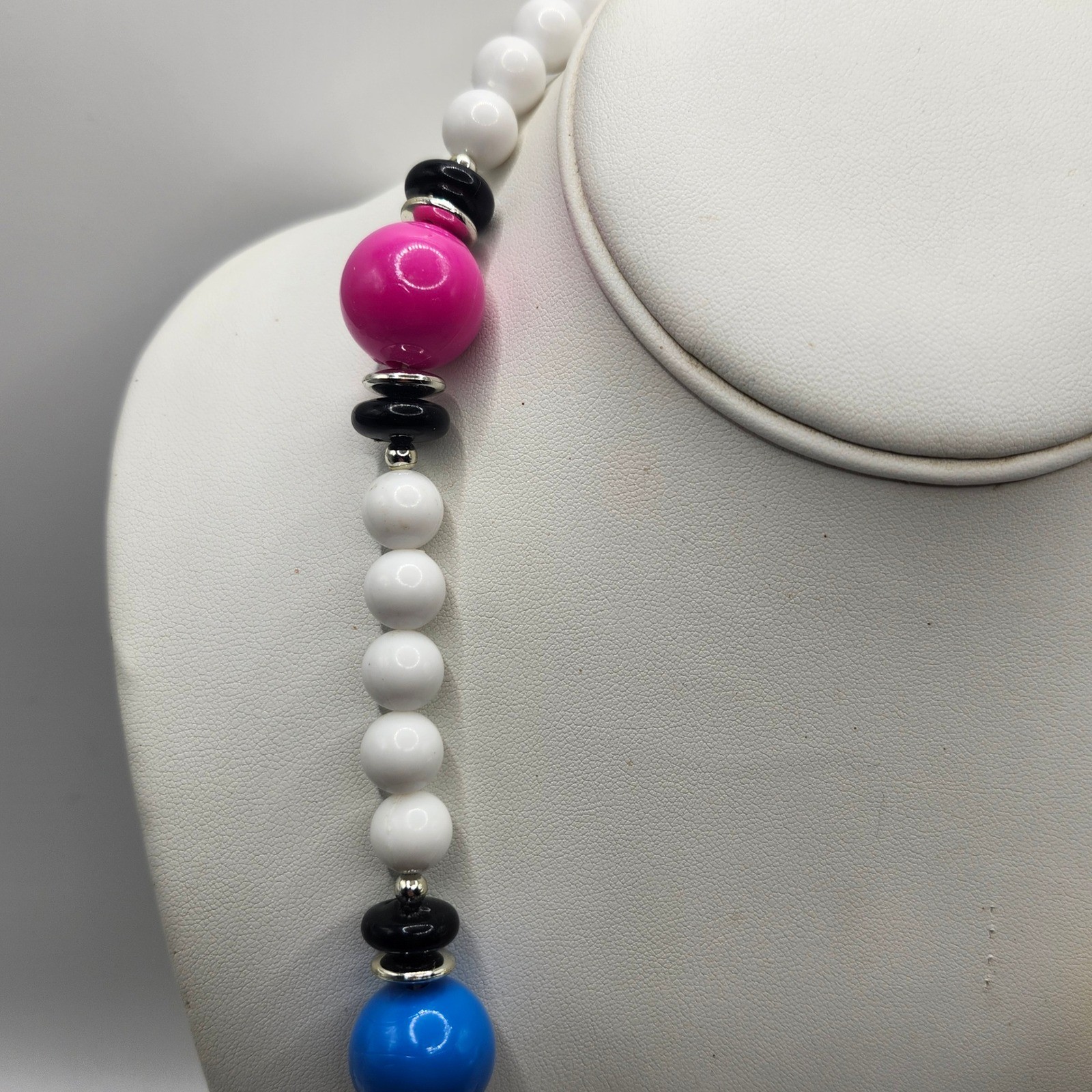 Vintage Multi Color Chunky Bead Necklace White Red Blue Yellow Purple Pink Retro