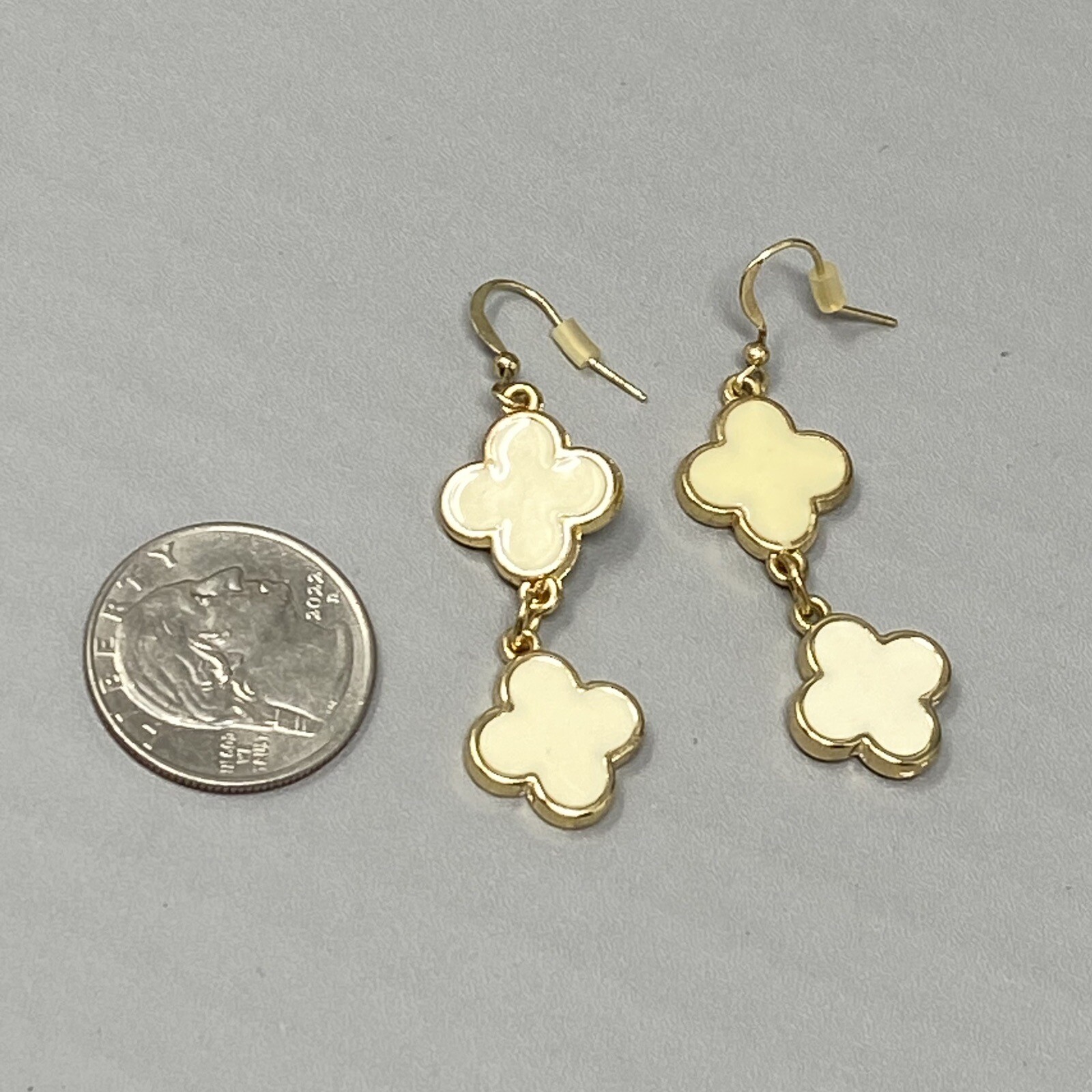 Dangle Drop Earrings Cream Enamel Gold Tone Edged Flower Hook Pierced 2″