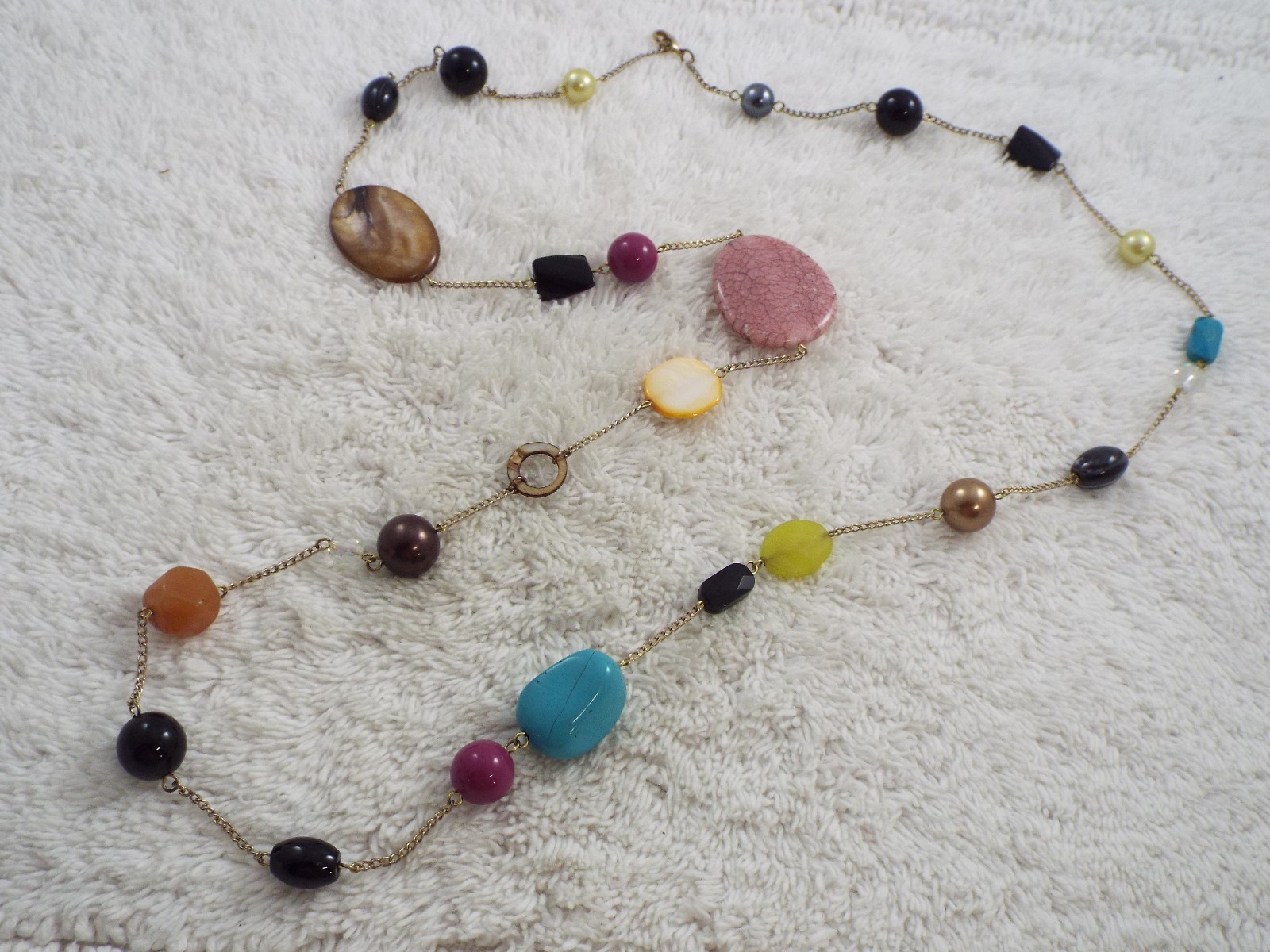 Goldtone Mixed Bead Shell Acrylic Chain Necklace (B40)