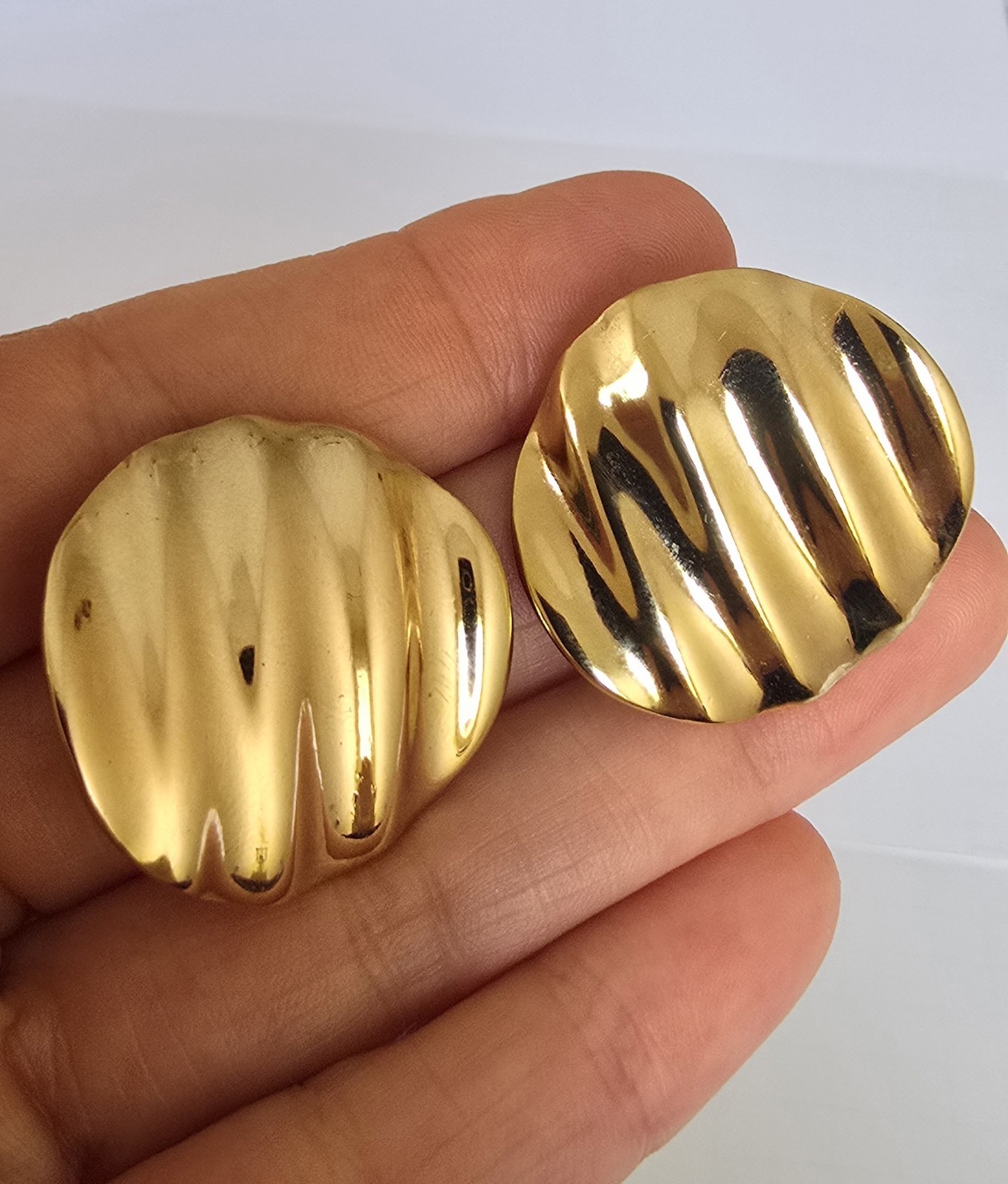 Vintage 80’s NOS Gold Tone Textured Round Wave Earrings High Quality Made in USA