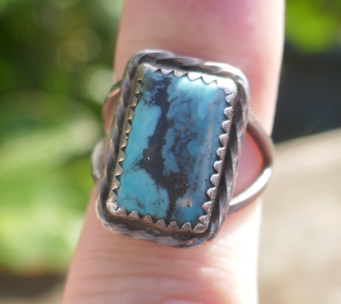 Vintage Southwest Style Sterling Silver & Turquoise Ring – Size 4.25