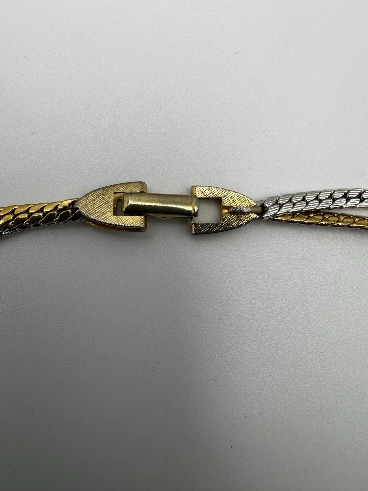 Vintage Avon 1978 Gold and Silver Two Tone Twisted Choker Necklace 15” Z510