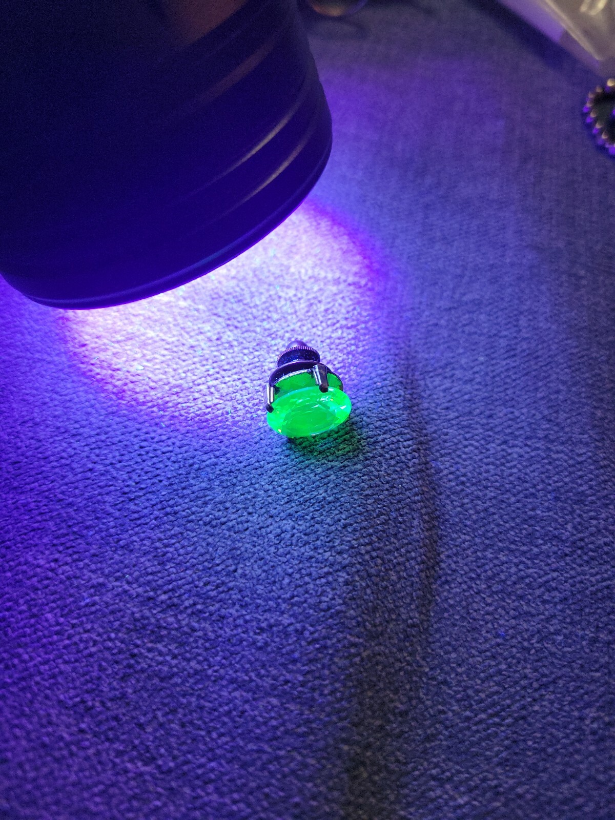 Amazing Flourescent Vaseline Glass Faceted Stone Lapel Pin