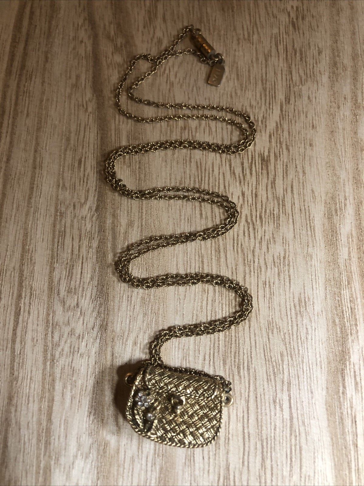 b46. Vintage 1928 Brand Gold Tone Rhinestones Hinged Purse Statement Necklace 30