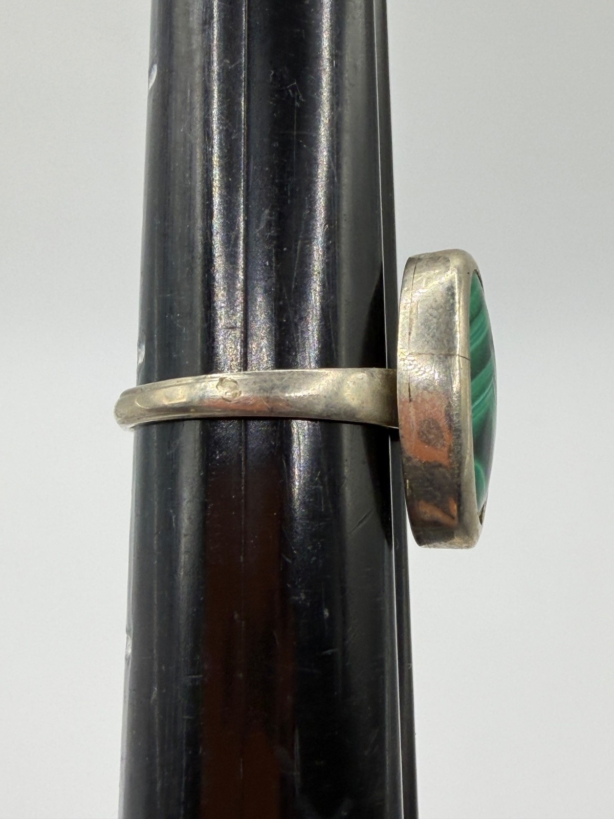 VINTAGE GREEN MALACHITE SILVER TONE RING SIZE 4.25