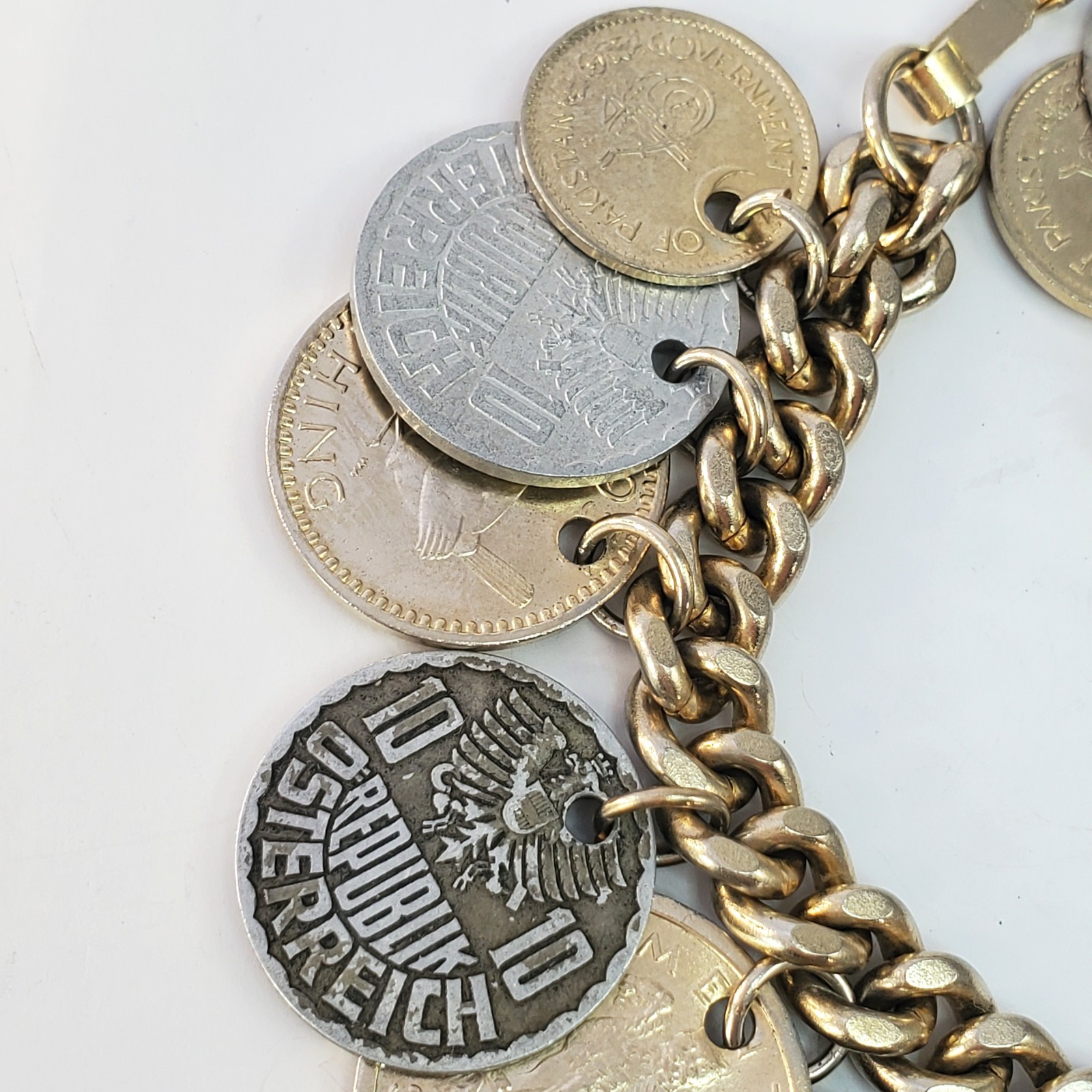 1950s CHARM Bracelet 15 REAL World Coins Gold Tone Vintage 7.25″
