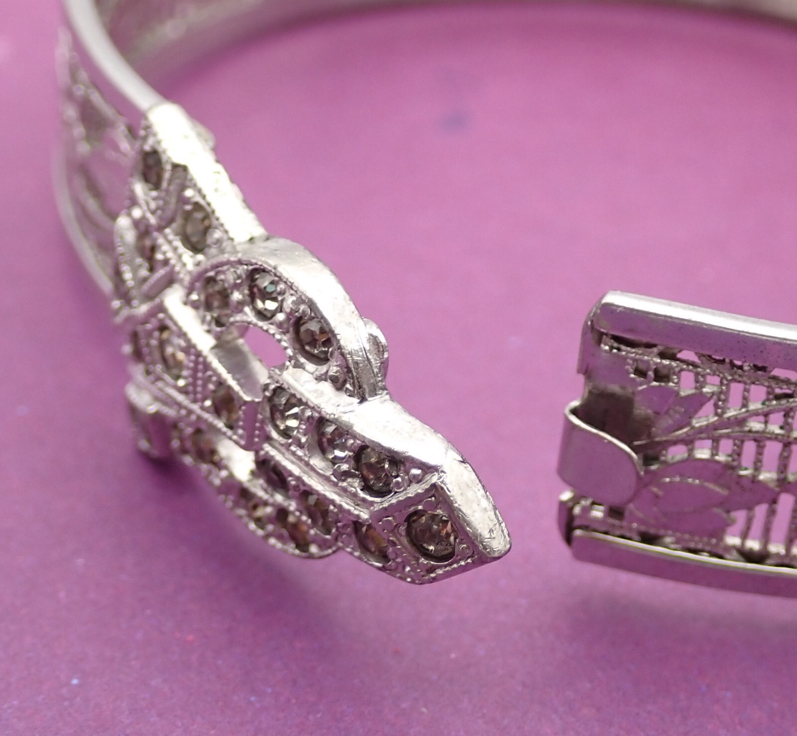 Art Deco Rhodium Filigree Floral Rhinestone Tension Close 6 3/4″ Bangle Bracelet