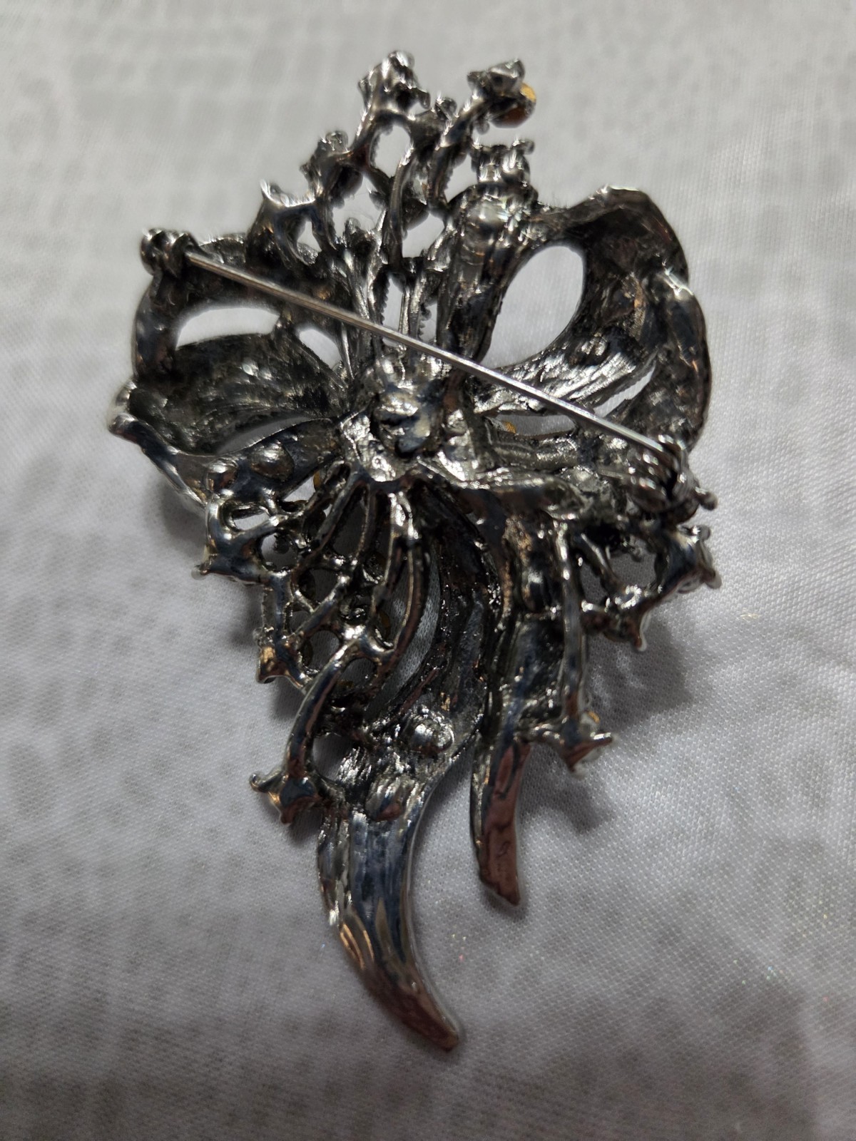 Lot Of 4 Brooches 1 Coro 3 Unbranded Flowers And Bow Excellent Condition…