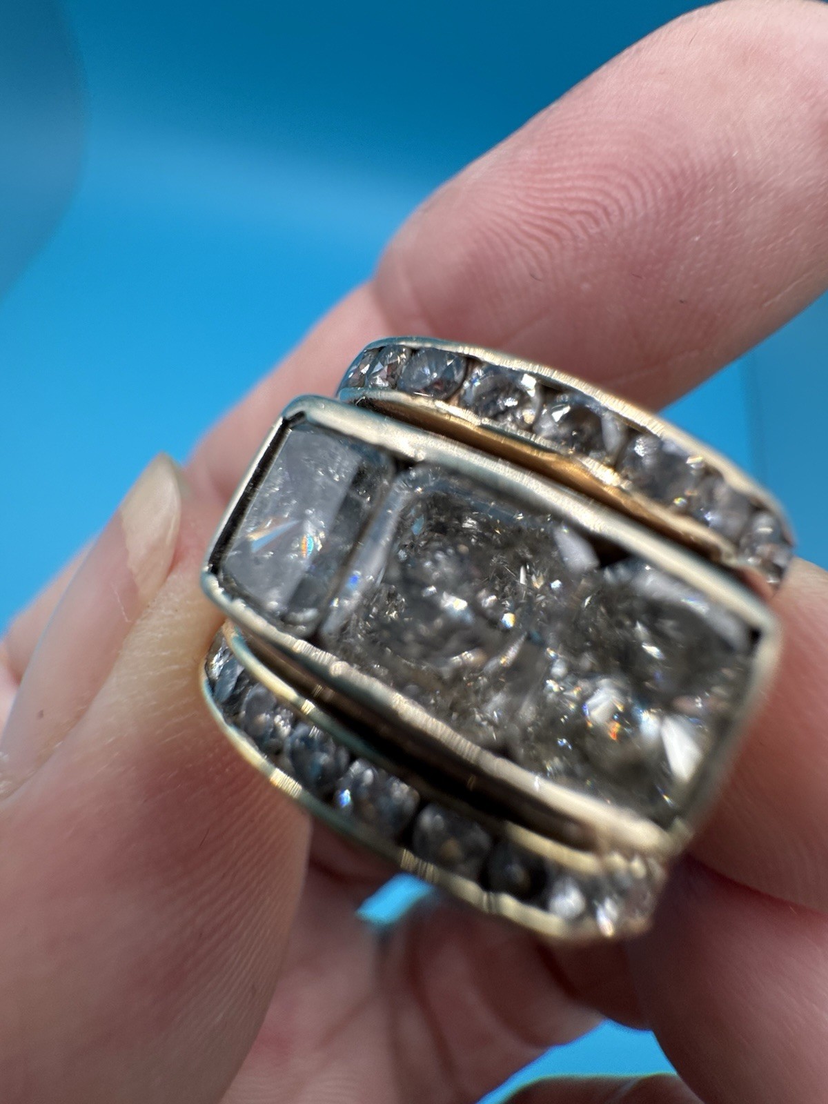 Vintage Estate Wide 14k Gold 3 Stone Diamond 3 Tcw & Two Gaurd 23 Stones Ring