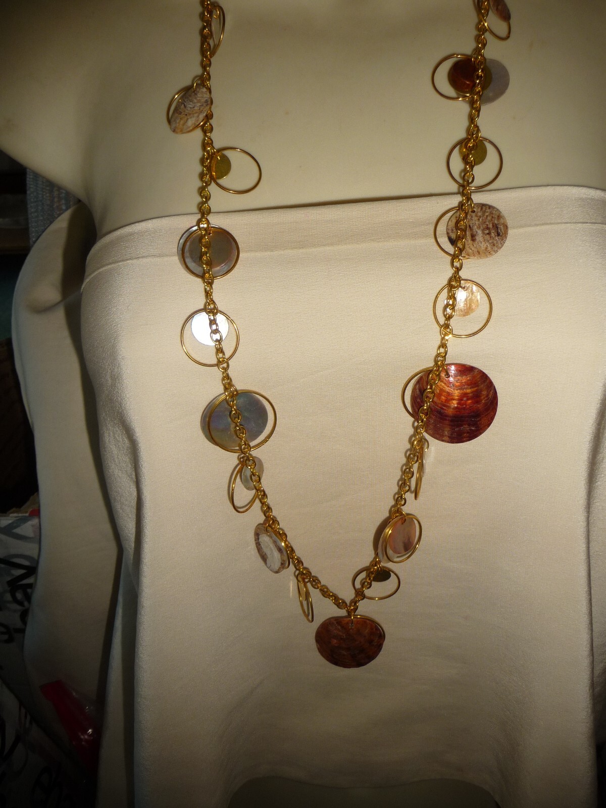 MOP & GOLD TONE DANGLE CIRCLES ON 16″ L GOLD TONE CHAIN NECKLACE #17/12K