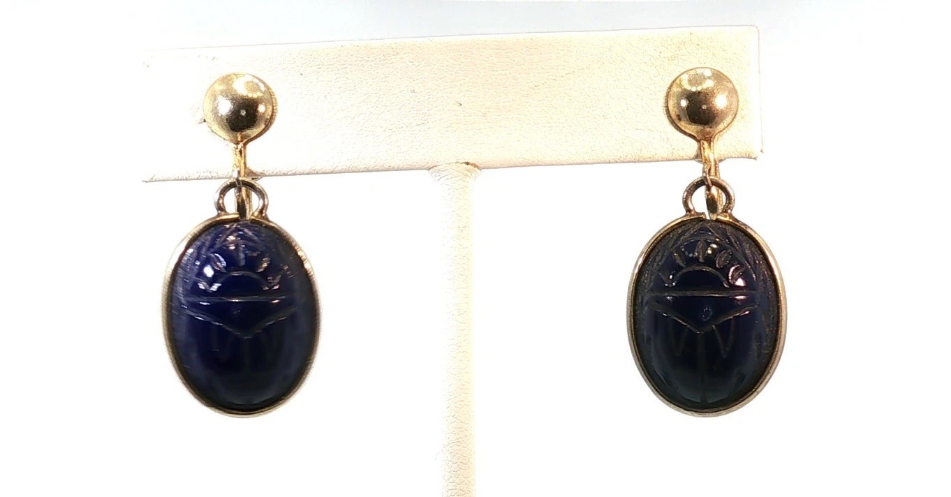 Stunning Vintage Gold Tone Dark Blue Scarab Oval Hinged Screw Back Earrings