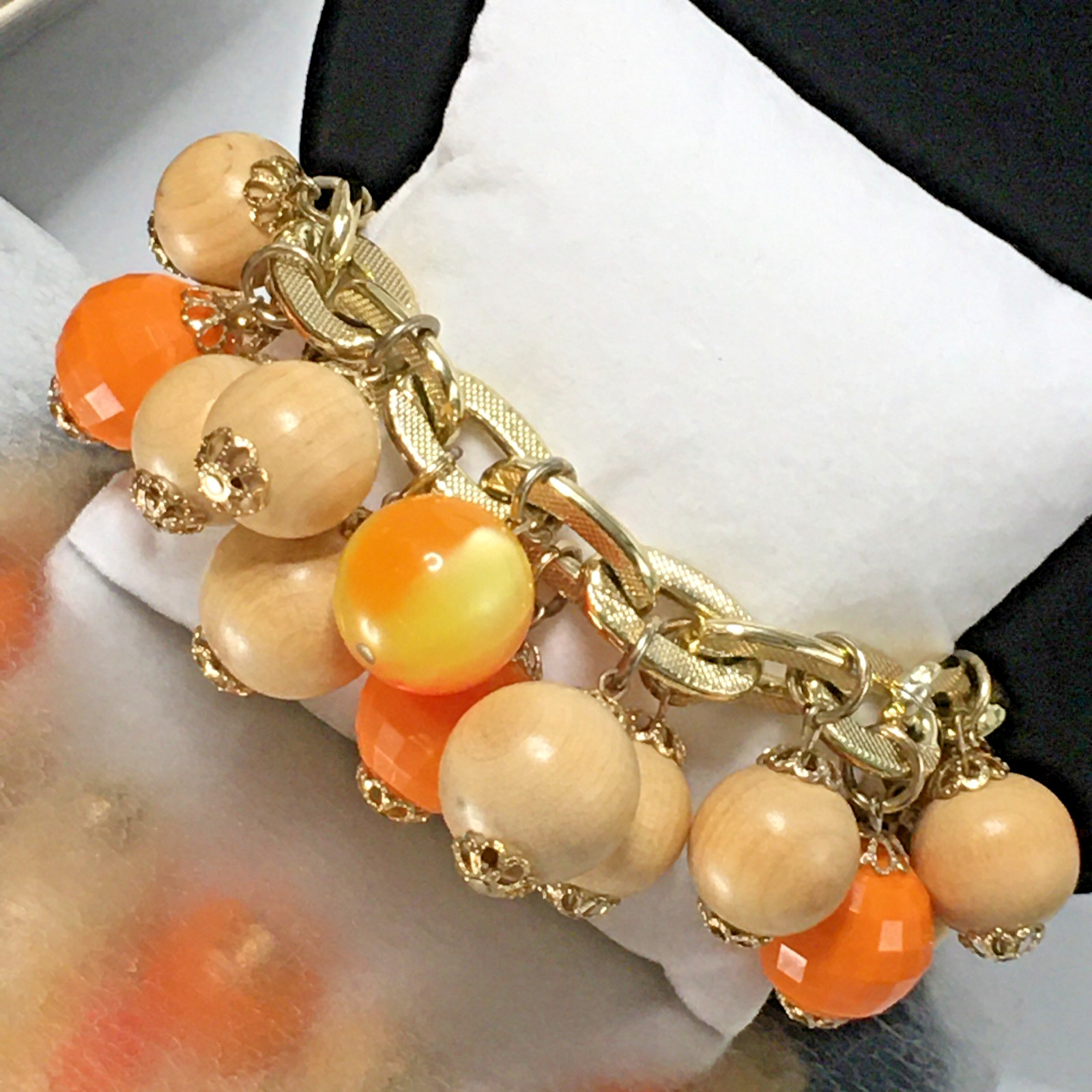 1960s VTG Chunky Multicolor Beaded Cha Cha Bracelet Lucite and Wood 8″