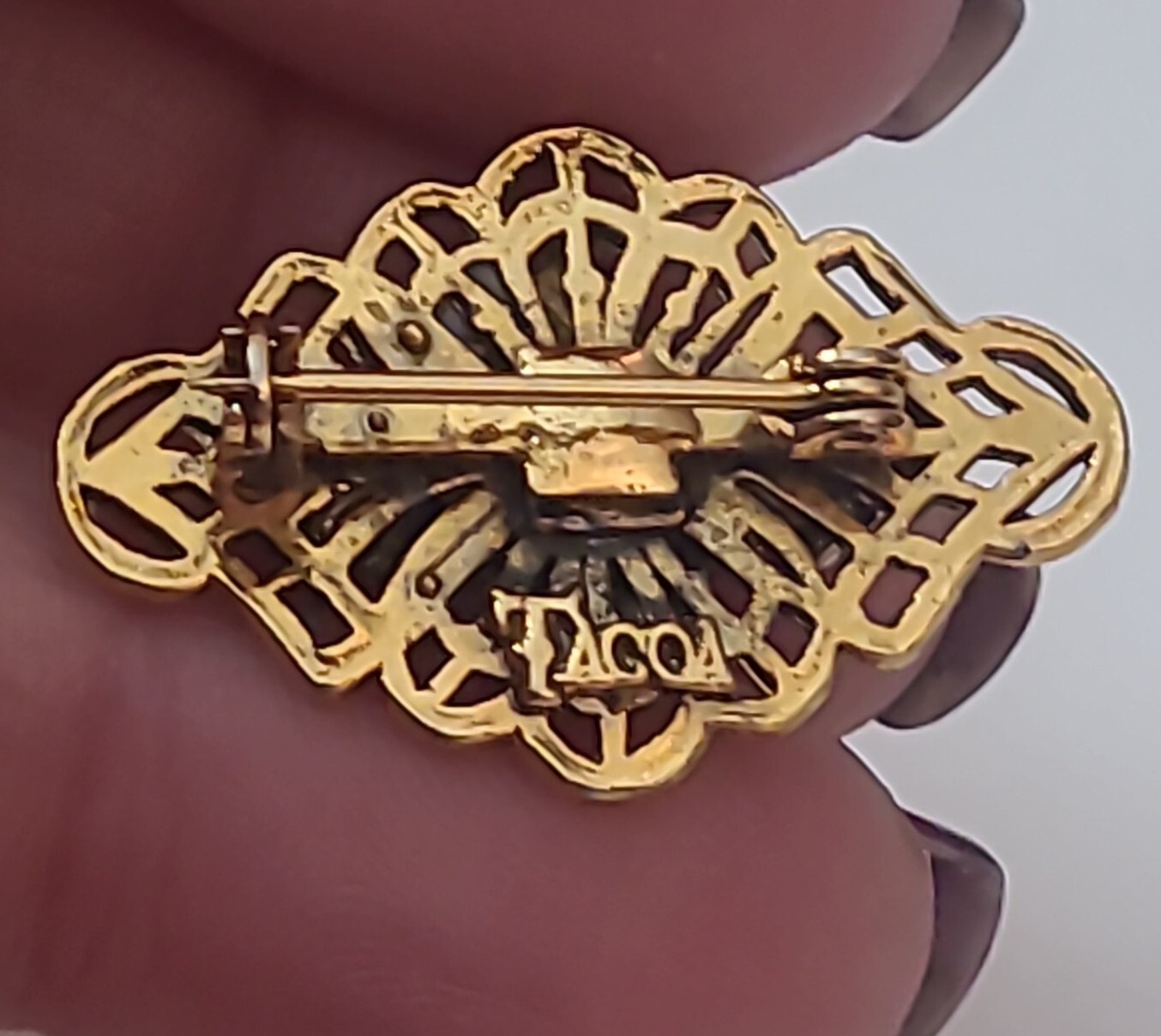 VTG TACOA Faux Pearl Gold Tone Metal Ornate Oval Brooch Pin Amber Color Stone