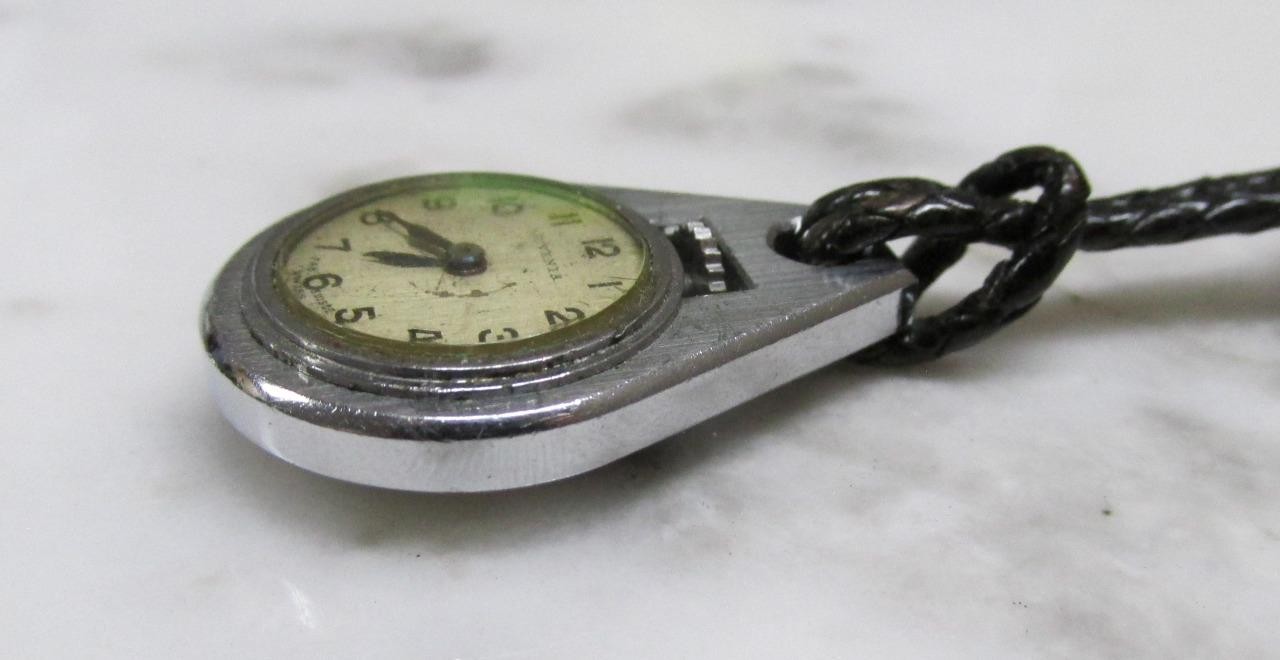 Vintage Juvenia Manual Watch Brooch w/ Leather Strap ~ 17 Jewels ~ 8-C672