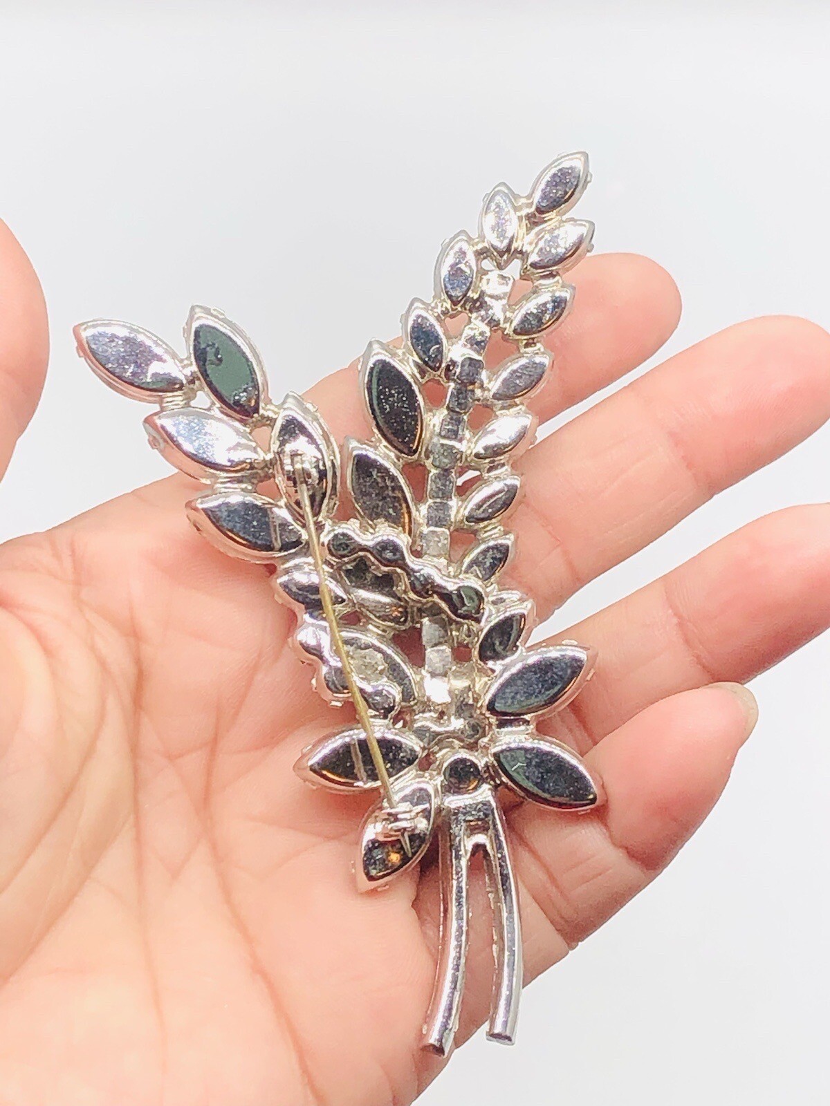 Vtg Unmarked JULIANA Clear Glass Rhinestone Double 2 Leaf Flower Big Brooch Pin