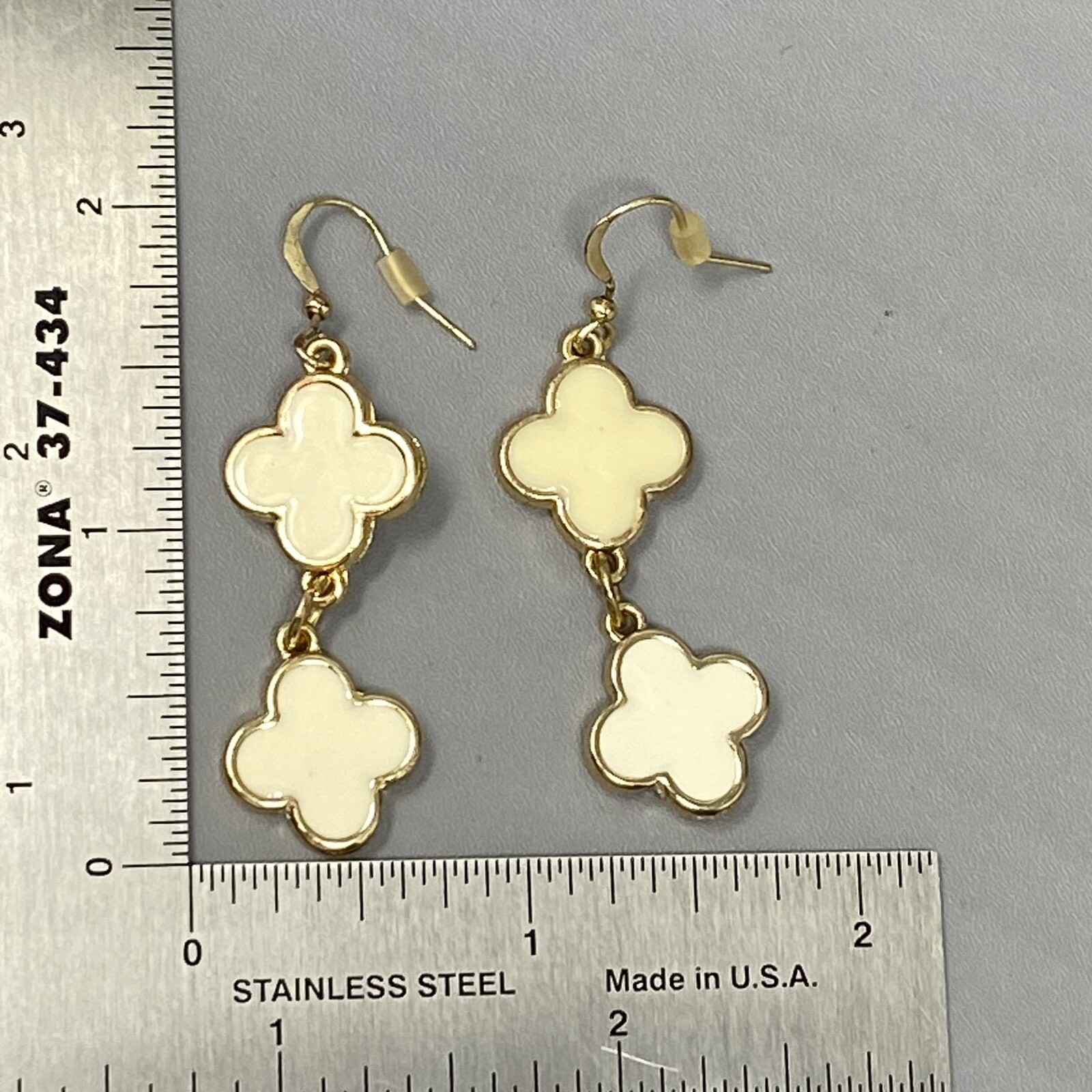 Dangle Drop Earrings Cream Enamel Gold Tone Edged Flower Hook Pierced 2″