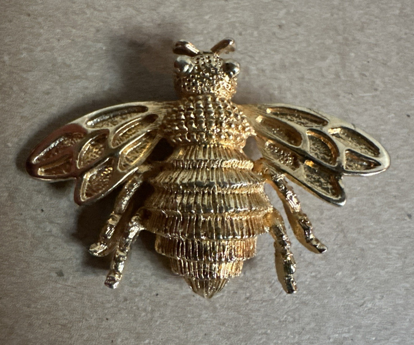 Vintage AVON Gold Tone Figural Bumble Bee Brooch Pin Insect Bug Costume Jewelry