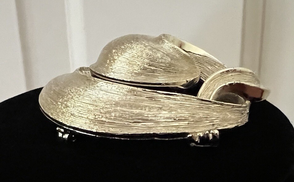 Vintage Lisner Brooch Gold Tone Geometric Swirl Ribbon Mid-Century Modern Signed
