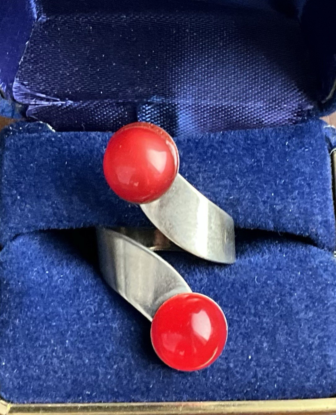 Vintage Modernist Bypass Red Cabochon Ring Estate Jewelry