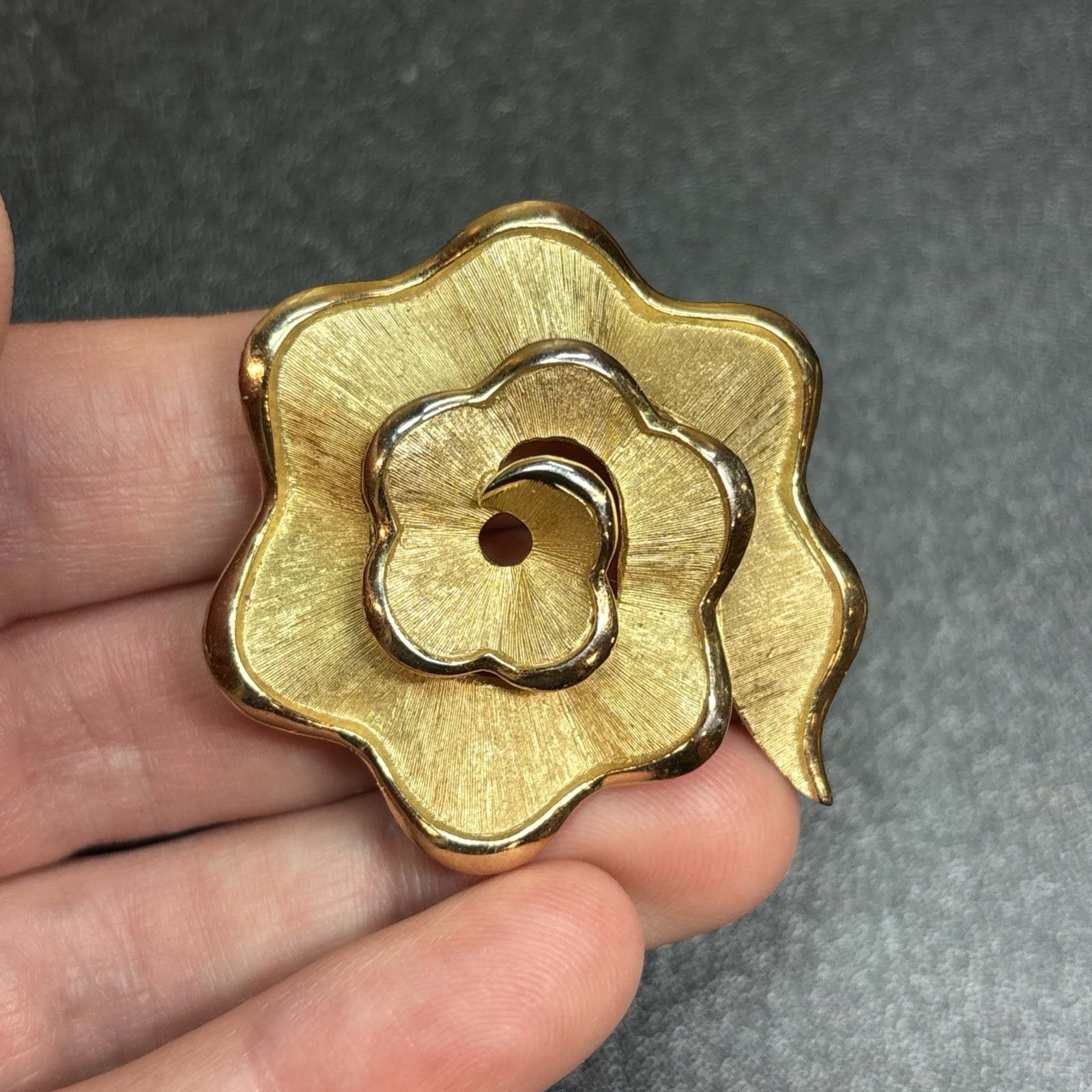 Vintage Crown Trifari Ribbon Rose Brushed Gold Brooch 1.5” Classy Swirl