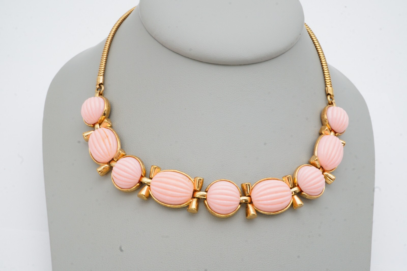 Vintage Necklace Gold Tone Molded Pink Stone 15.5″