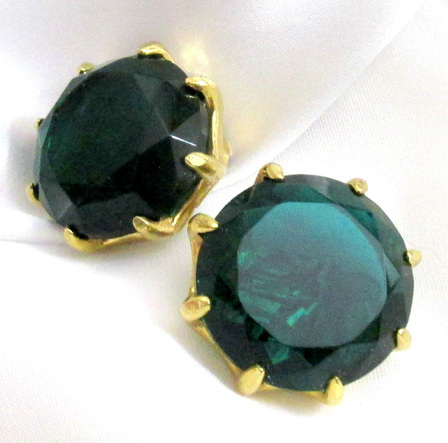 Vtg Runway 1″ Round Glamorous Emerald Green Acrylic “Crystal” Earrings 80s Clip