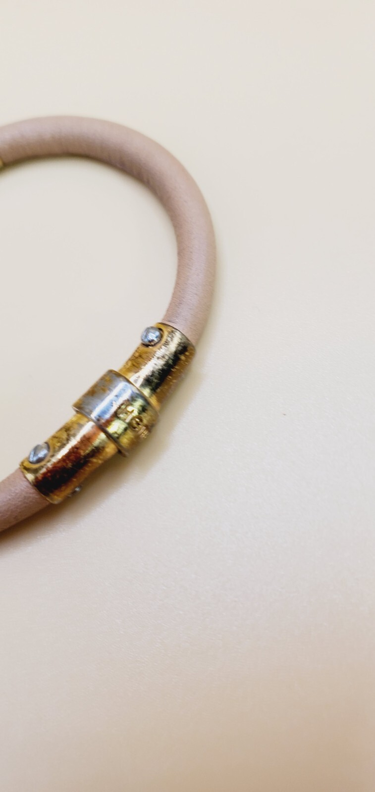 Gold Tone Henri Bendel Rhinestone Tan Leather Bracelet 6.25″ te06