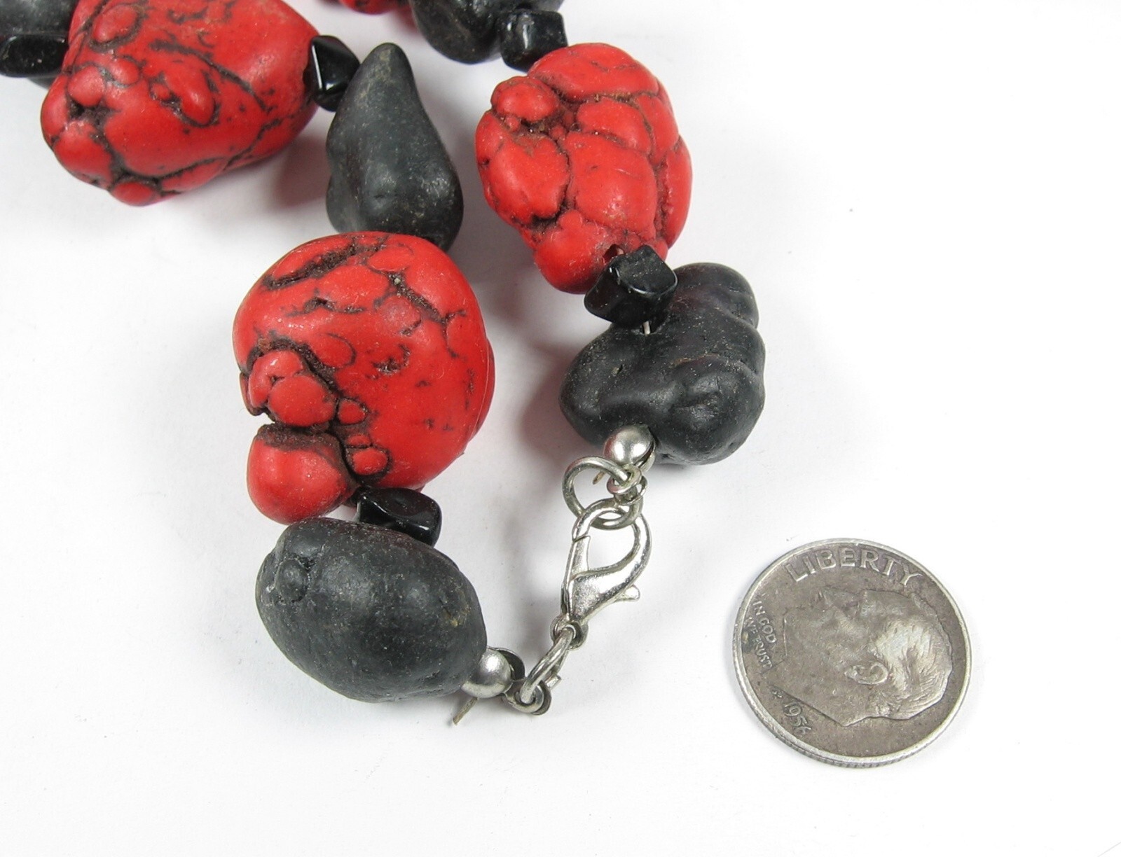 RED Veined and BLACK STONE BEADED NECKLACE Vintage Bulge Beads HEAVY 20″