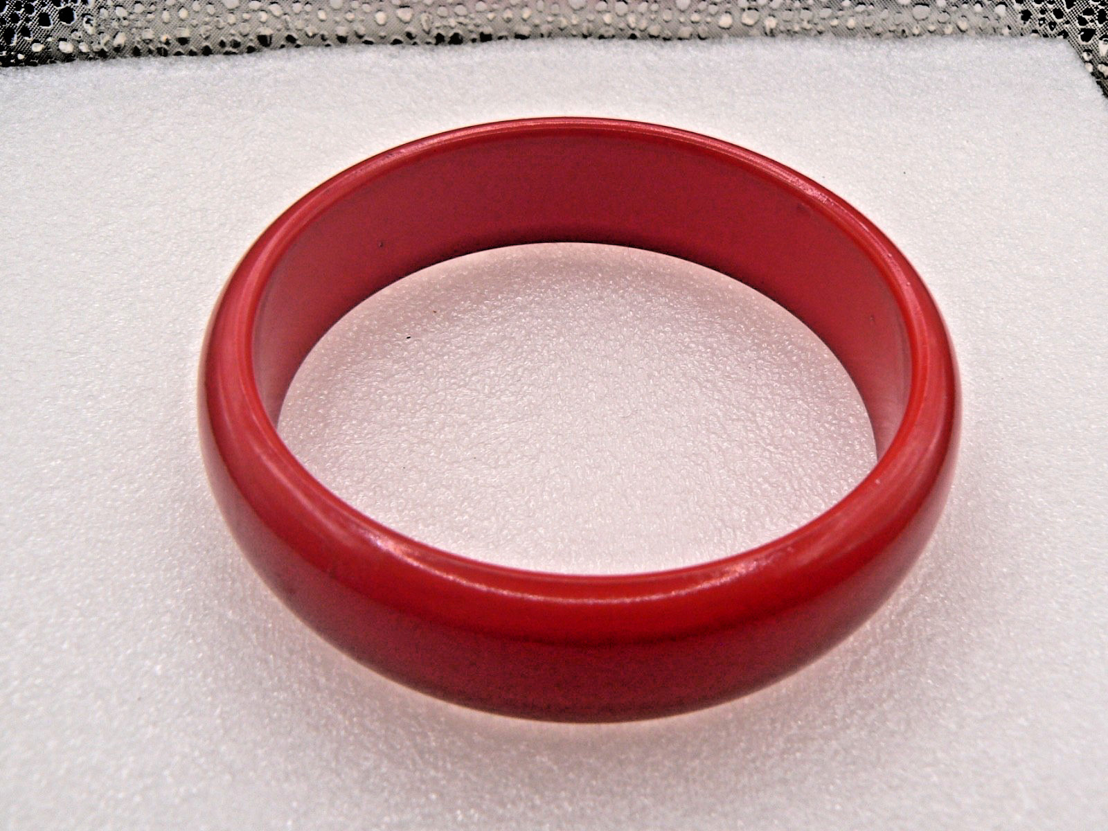 Lot of retro Bakelite, Wood & Plastic, Red, White, Brown/Tan & Blue Bangle Brace