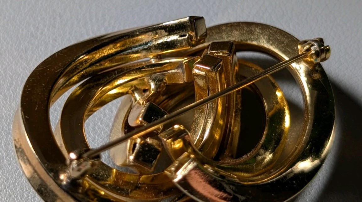 Vintage Grosse Germany Gold Plated Interlocking Infinity Love Knot 1971 Brooch