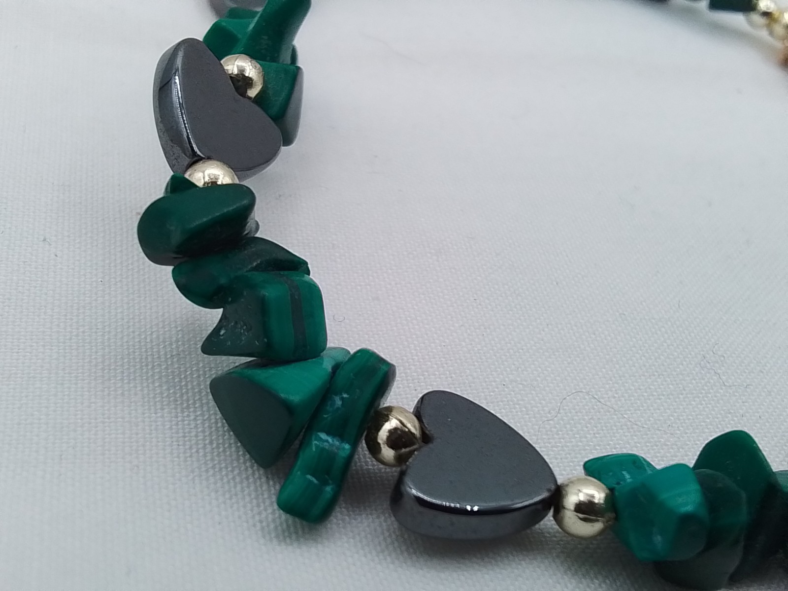RAW CUT MALACHITE GUARDIAN STONE CHIP BEAD SILVER HEART VINTAGE ESTATE BRACELET