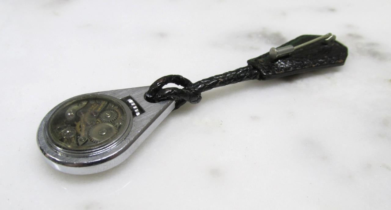 Vintage Juvenia Manual Watch Brooch w/ Leather Strap ~ 17 Jewels ~ 8-C672